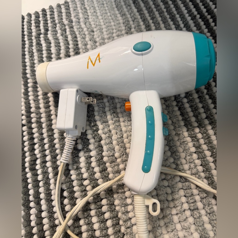 Moroccanoil Hair Dryer – Works Great